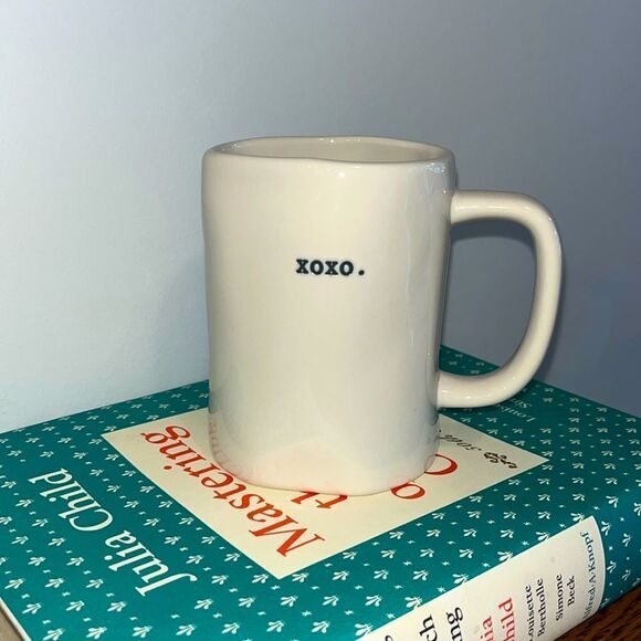 Rae Dunn xoxo mug - Picture 1 of 3